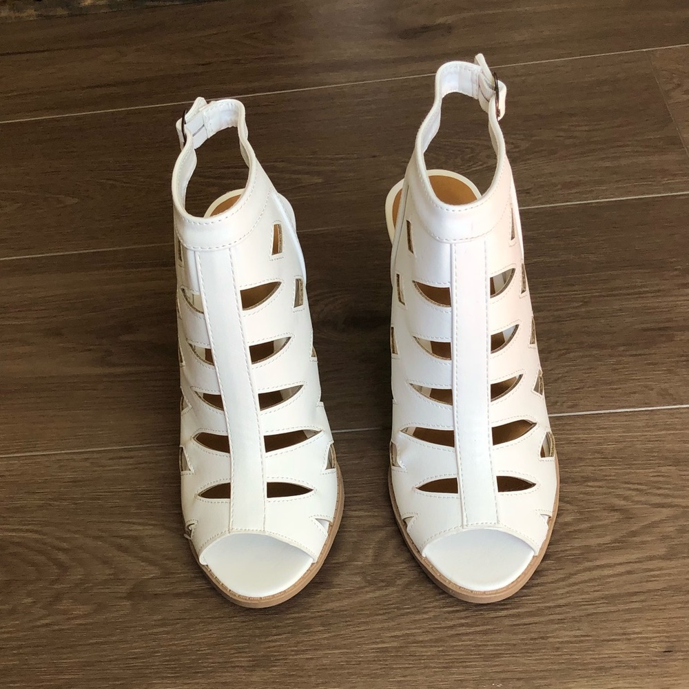 ✨Flash Sale✨White Laser Cut Stacked Heels - Picture 5 of 8